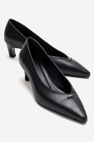 Versay Spitzer Zehenbereich Kitten-Heel Pumps