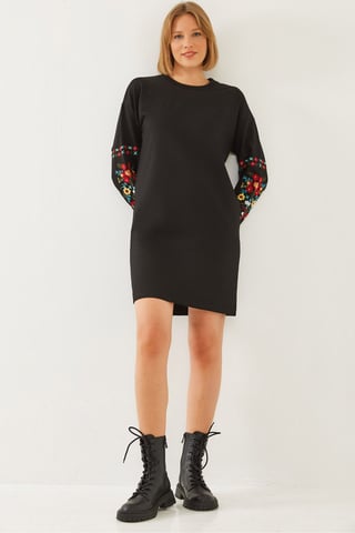 Besticktes Rundhals-Mini-Kleid
