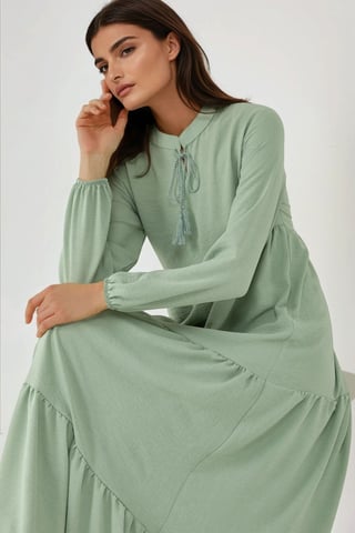 Strukturierter Maxi-Kleid mit langen Ärmeln und Rundhalsausschnitt