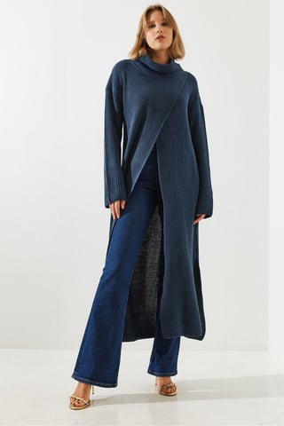 Strukturiertes Rollkragen-Maxi-Kleid mit Schlitz