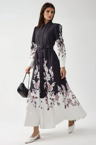 Bedrucktes Maxikleid mit langen Ärmeln und Gürtel