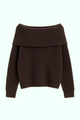 Lässiger Rippenpullover mit Madonna-Kragen
