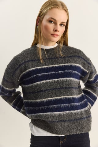 Gestreifter Strick-Pullover mit Rundhals