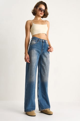 Hoch taillierte weit geschnittene Jeanshose