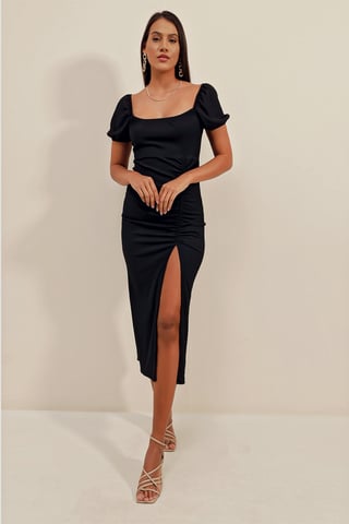 Texturiertes Midi-Strickkleid mit quadratischem Kragen
