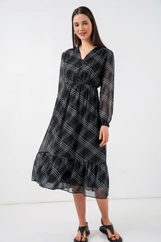 V-Ausschnitt Midi-Kleid mit Knopfverschluss