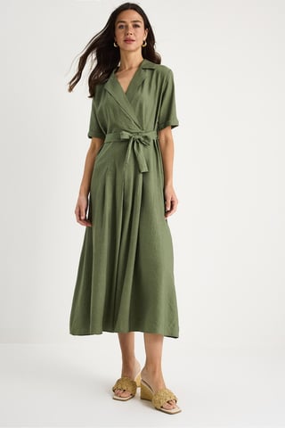 Midikleid mit Schalkragen und Gürtel