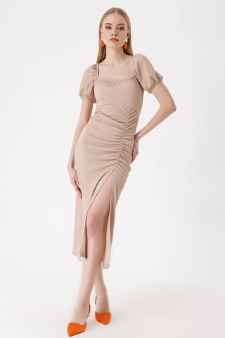 Strukturiertes Midi-Strickkleid mit Quadratkragen