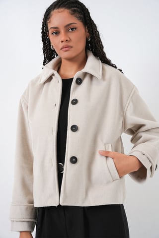 Weiche strukturierte Jacke mit Knöpfen und Taschen