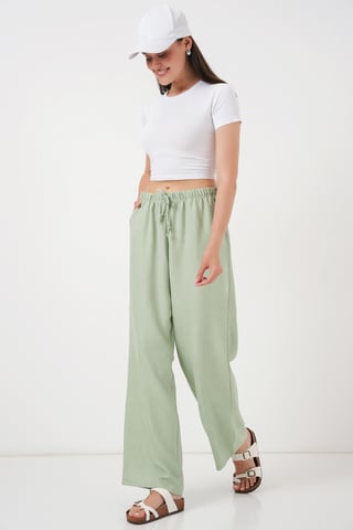 Weite, lockere Hose mit Kordelzug