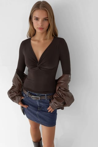 V-Ausschnitt Twist-Front Langarmoberteil