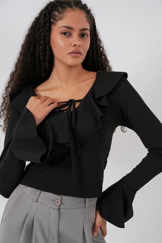 Rüschenshirt mit V-Ausschnitt und Crop-Design