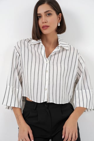 Übergroßes gestreiftes cropped Shirt mit Knopfverschluss