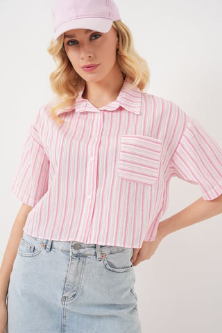 Gestreiftes Crop-Shirt mit Tasche