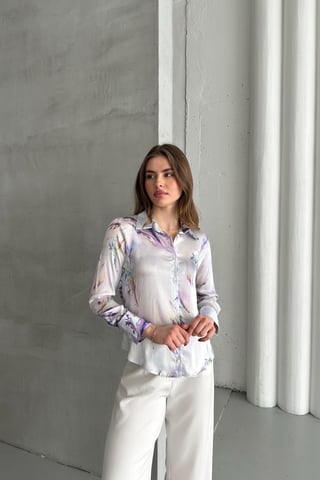 Strukturierte abstrakte Druckknopf-Bluse
