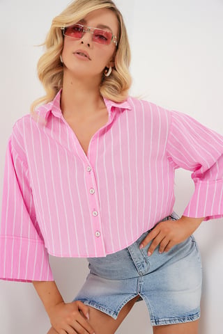 Übergroßes gestreiftes cropped Shirt mit Knopfverschluss