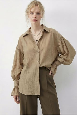 Übergroßes Rüschenshirt mit Knopfleiste