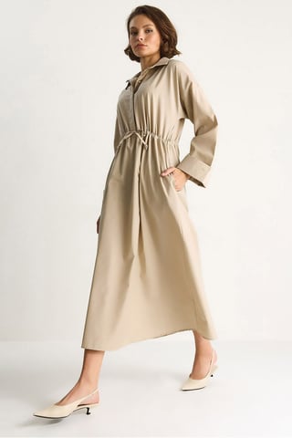 Langärmliges Midi-Kleid mit Schalkragen