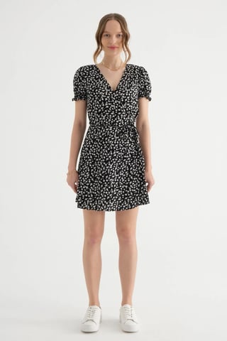 Blumiges Wickelkleid mit Puffärmeln und Zugband