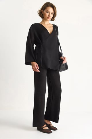 Doppelreihige Krawattenbluse und weite Hosen-Set