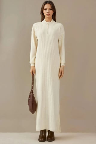 Texturiertes Strickkleid mit halbem Rollkragen und Reißverschluss