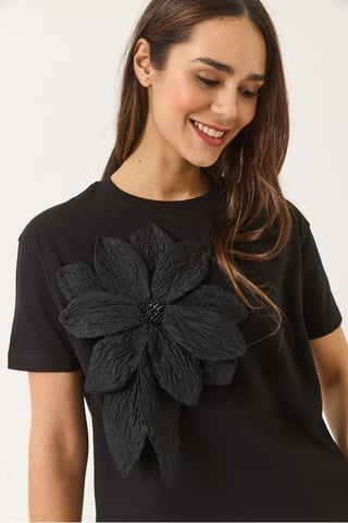 Blumenmuster Rundhalsausschnitt T-Shirt mit Accessoire-Detail
