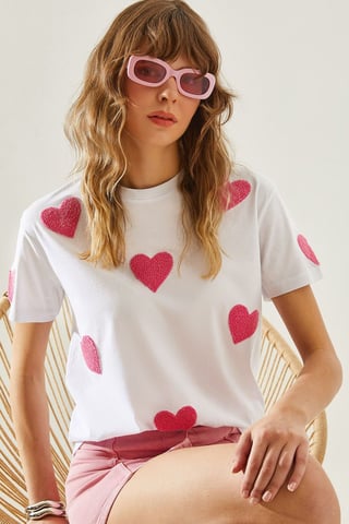 Herz-Muster besticktes Rundhals-T-Shirt