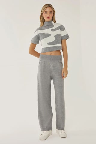 Hoch taillierte weite Strickhose