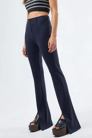 Hoch taillierte Flare-Leggings mit Schlitz
