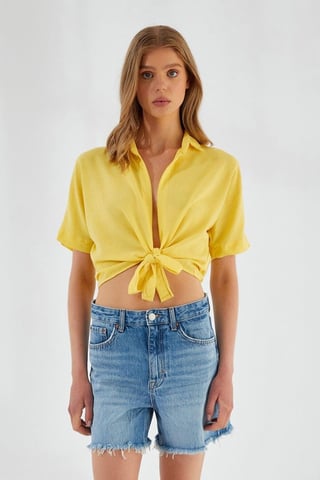 V-Ausschnitt mit Krawattenverschluss Slim Fit Crop-Shirt