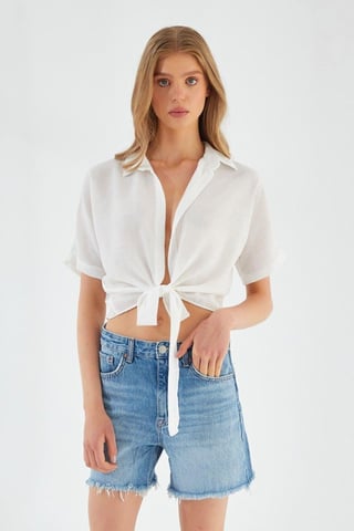 V-Ausschnitt mit Bindeband Slim Fit Cropped Shirt
