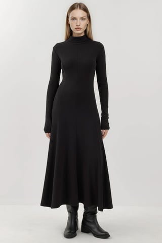 Strukturiertes Maxi-Kleid mit halbem Turtleneck