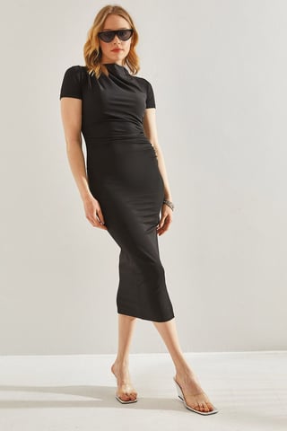 Figurbetontes Midi-Kleid mit Rüschendetail