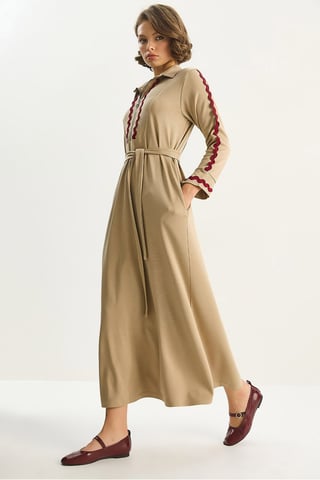 Knopf-Detail A-Linien Midi-Kleid mit Bindeband