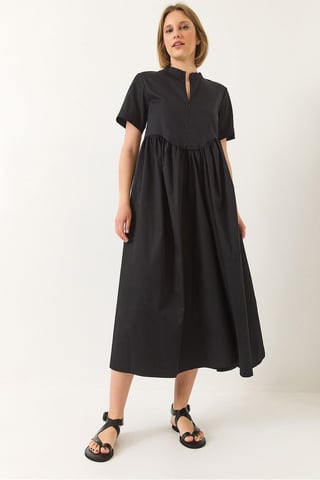 Midikleid mit Tippet-Kragen und Rüschendetails