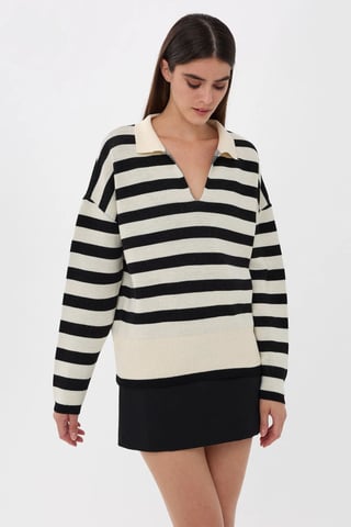 Gestreifter Polokragen-Strickpullover