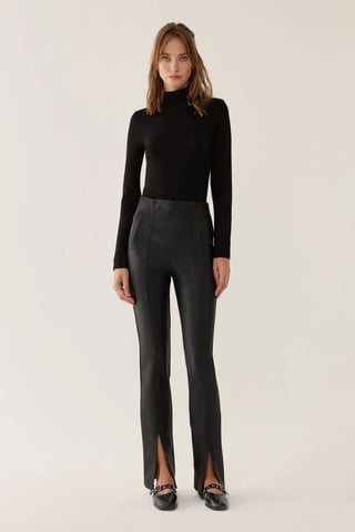 Kunstleder-Hose mit Schlitzsaum