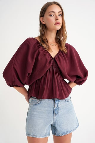 V-Ausschnitt-Bluse mit Rüschendetail