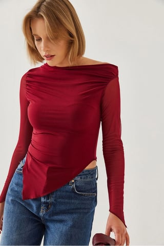Basic-Top mit asymmetrischem Saum