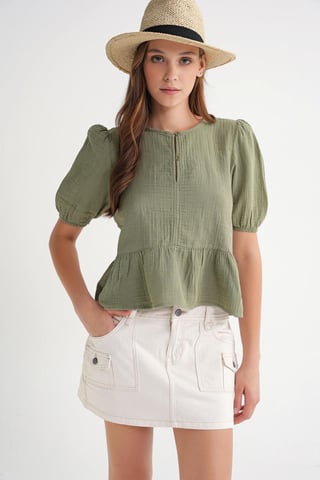 Strukturiertes Musselin Crew-Neck Bluse mit Knopfverschluss