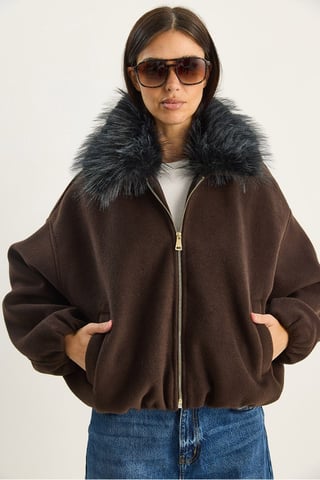 Überdimensionale Reißverschlussjacke mit Fellkragen