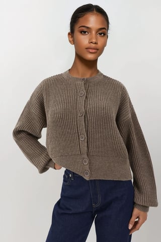 Strickjacke mit Struktur, Rundhalsausschnitt und langen Ärmeln mit Knöpfen