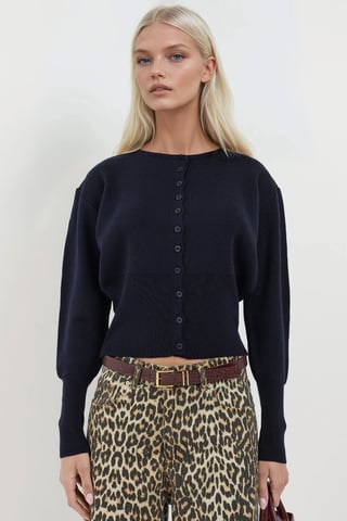 Slim Fit Rundhalsstrickjacke