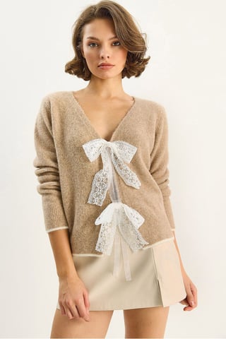 Strick-V-Ausschnitt-Cardigan mit Spitzenbindeschluss