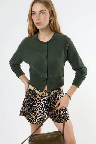 Lässige Cropped-Jacke mit Rundhalsausschnitt und Knopfleiste
