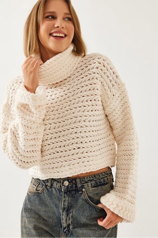 Strukturiertes, tailliertes Rollkragenpullover