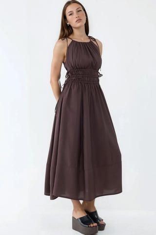 Raffiniertes Träger-Midi-Kleid