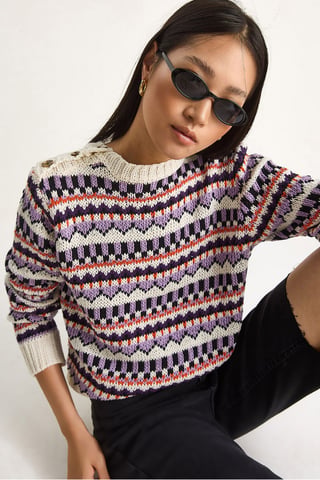 Ethnisch gemusterter gestrickter Pullover