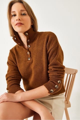 Lässiger Cropped Pullover mit Knopfkragen