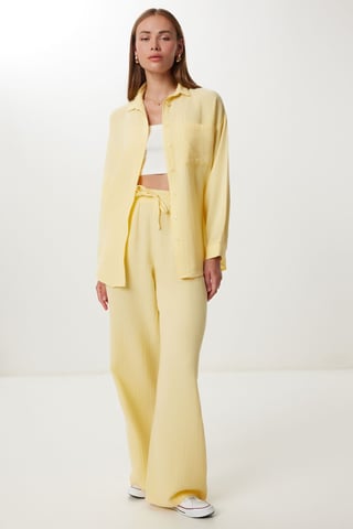 Hochtaillierter weiter Bein Zweiteiler mit Hemdkragen